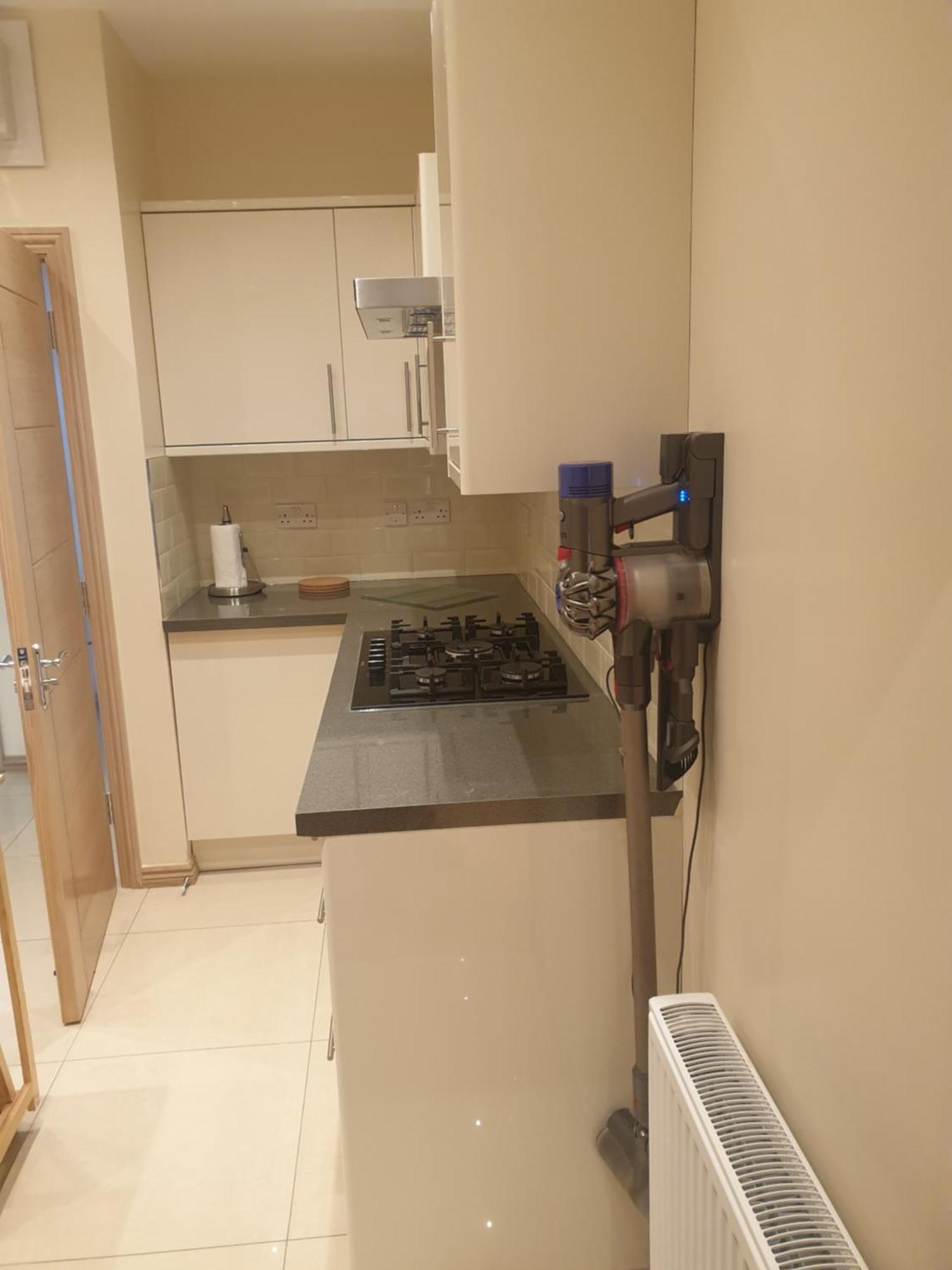 London Luxury Apartments 3 Bedroom Sleeps 8 With 3 Bathrooms 4 Mins Walk To Tube Free Parking Ilford Exteriör bild