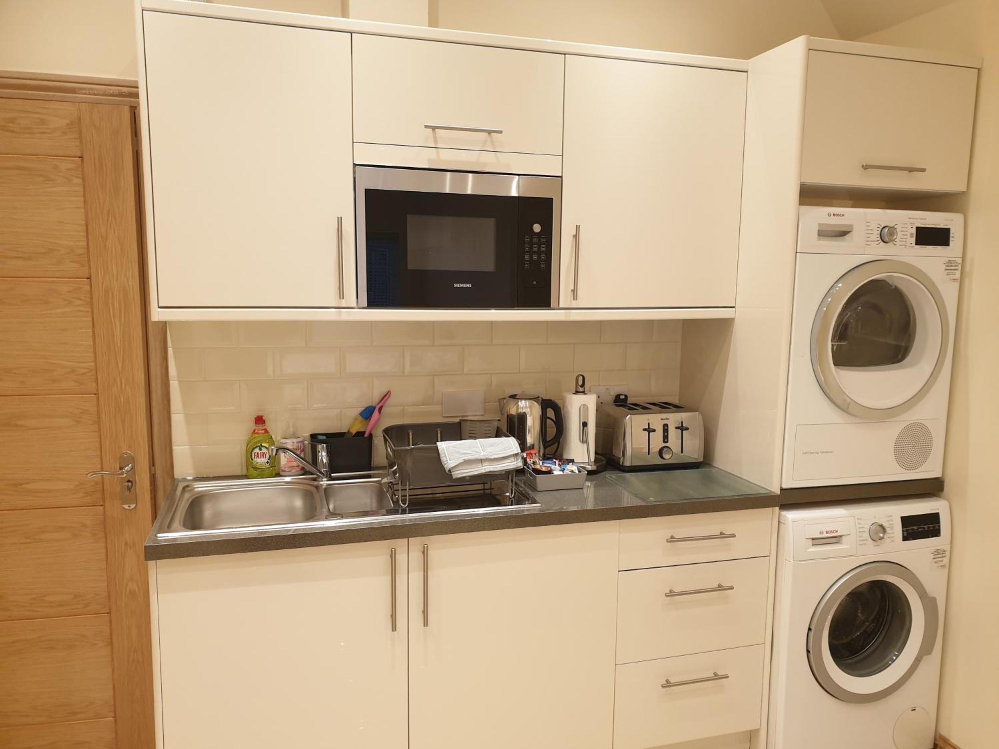 London Luxury Apartments 3 Bedroom Sleeps 8 With 3 Bathrooms 4 Mins Walk To Tube Free Parking Ilford Exteriör bild