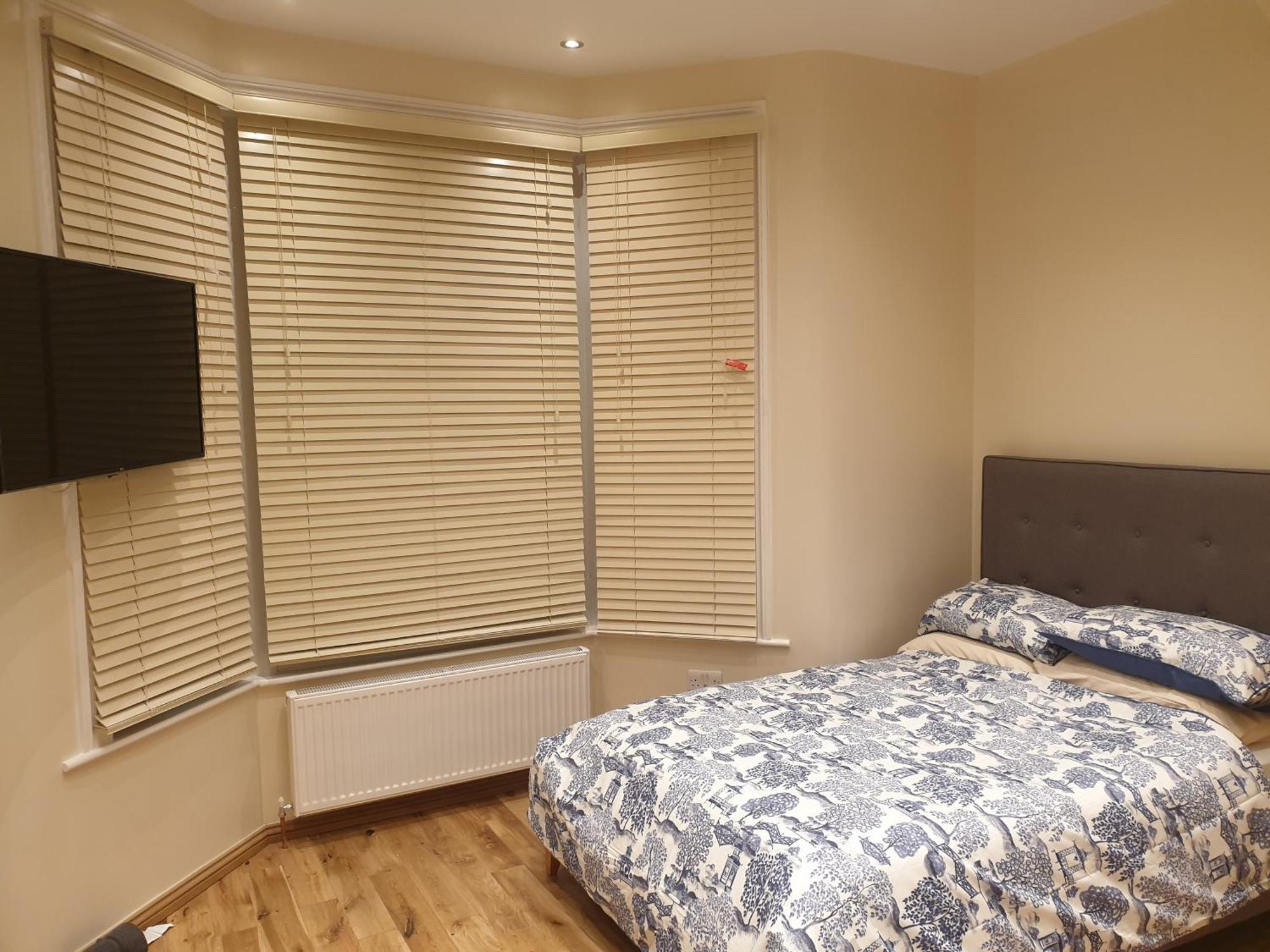London Luxury Apartments 3 Bedroom Sleeps 8 With 3 Bathrooms 4 Mins Walk To Tube Free Parking Ilford Exteriör bild